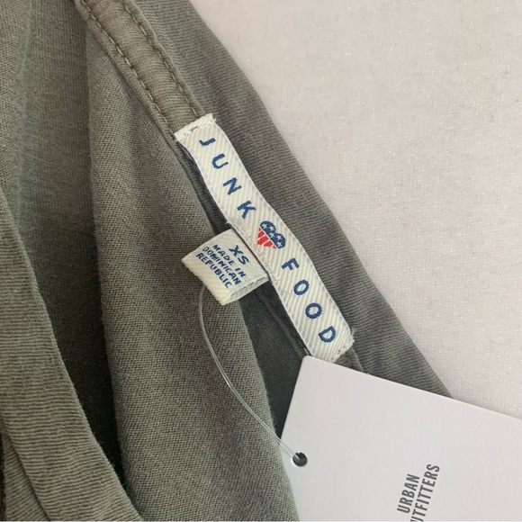 Urban Outfitters Junk Food Back Breaking Hearts Graphic T Shirt - Picture 8 of 11